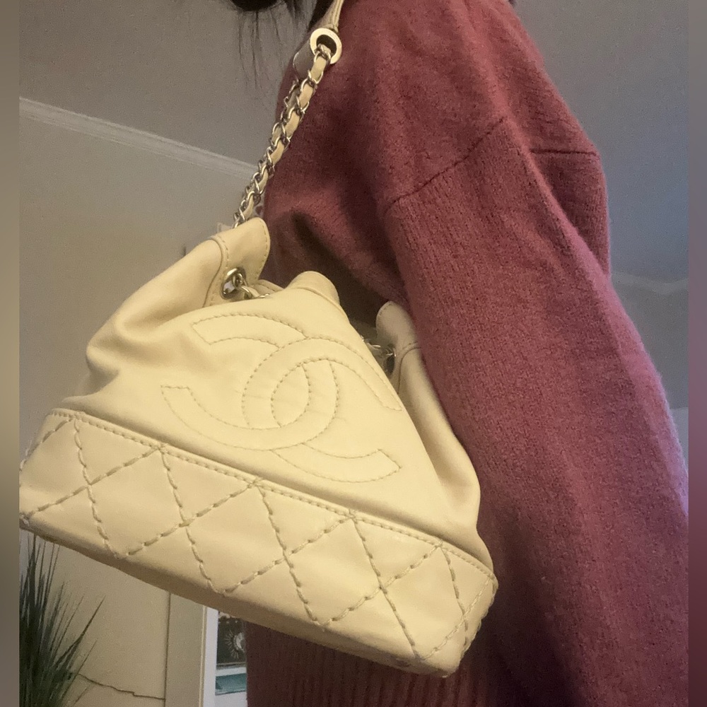 Preloved Chanel bucket chain bag-full set